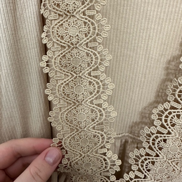 NWT Torrid Super Soft Rib V-Neck Lace Trim Tie Front Long Sleeve Top Sz 2 - Picture 4 of 8